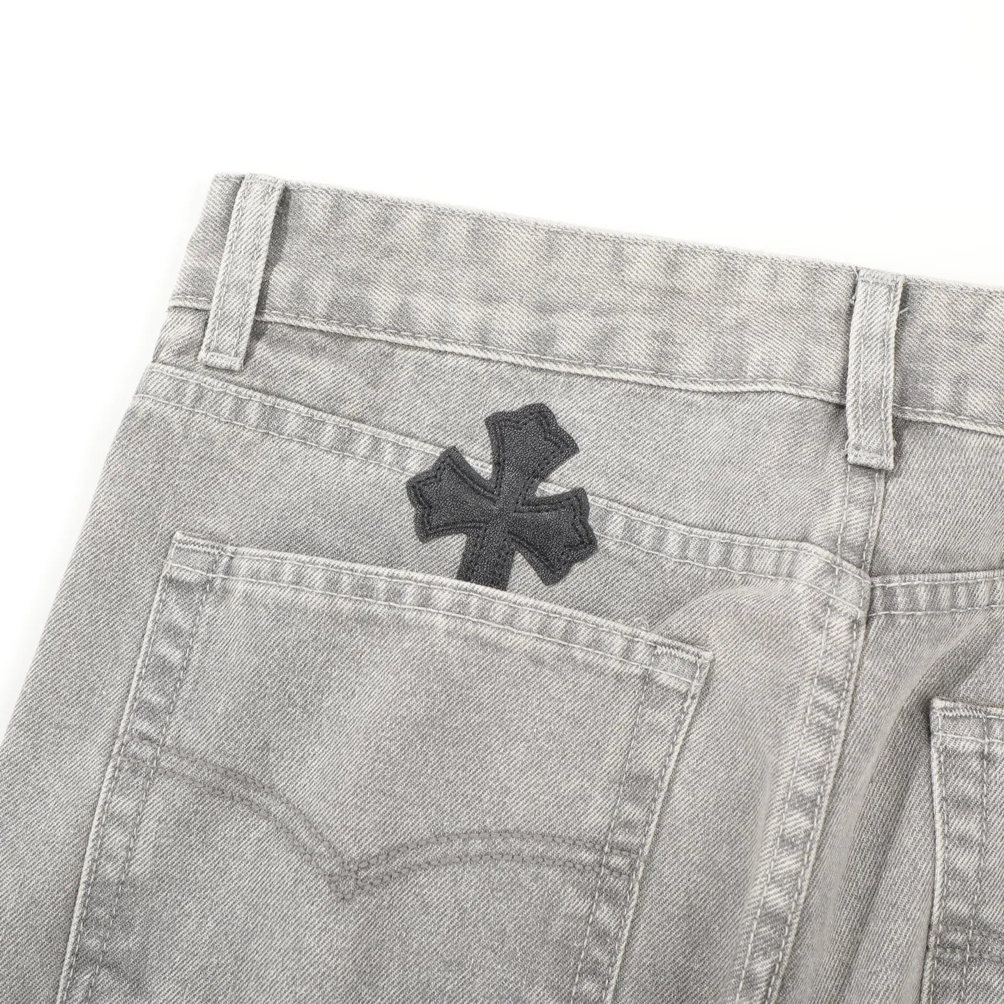 P230 Chrome Hearts CH Chrome Hearts Heavy Industry Damaged High Street Jeans exude unruly personality and unique charm. Every wear and tear is carefully designed to present a unique artistic feel. Made of imported denim fabric, which has undergone heavy industrial washing and damage treatment, the trousers show a super cool effect on the upper body, allowing you to dominate the fashion stage.  This is more than just a pair of jeans, it is an expression of attitude. With its unique design concept and ultimate pursuit of details, Croxin breaks traditional boundaries and defines the jeans trend in the new era. The trousers are made of double-layer woven fabric and matched with customized hardware, showing an incomparably beautiful and unique style, making every wearer the focus of fashion. Imported denim fabric, super heavy-duty washed and damaged, the upper body is super cool! Customized hardware. Unbeatable and beautiful style. The production process is difficult. Full of high street feel. Color: Gray Size: S M L XL XXL